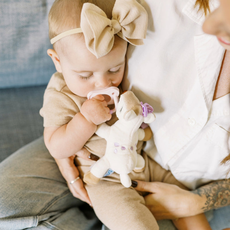 Peluche Sujeta-Chupetes Ciervo Dr. Brown's (incluye chupete 1 pieza)