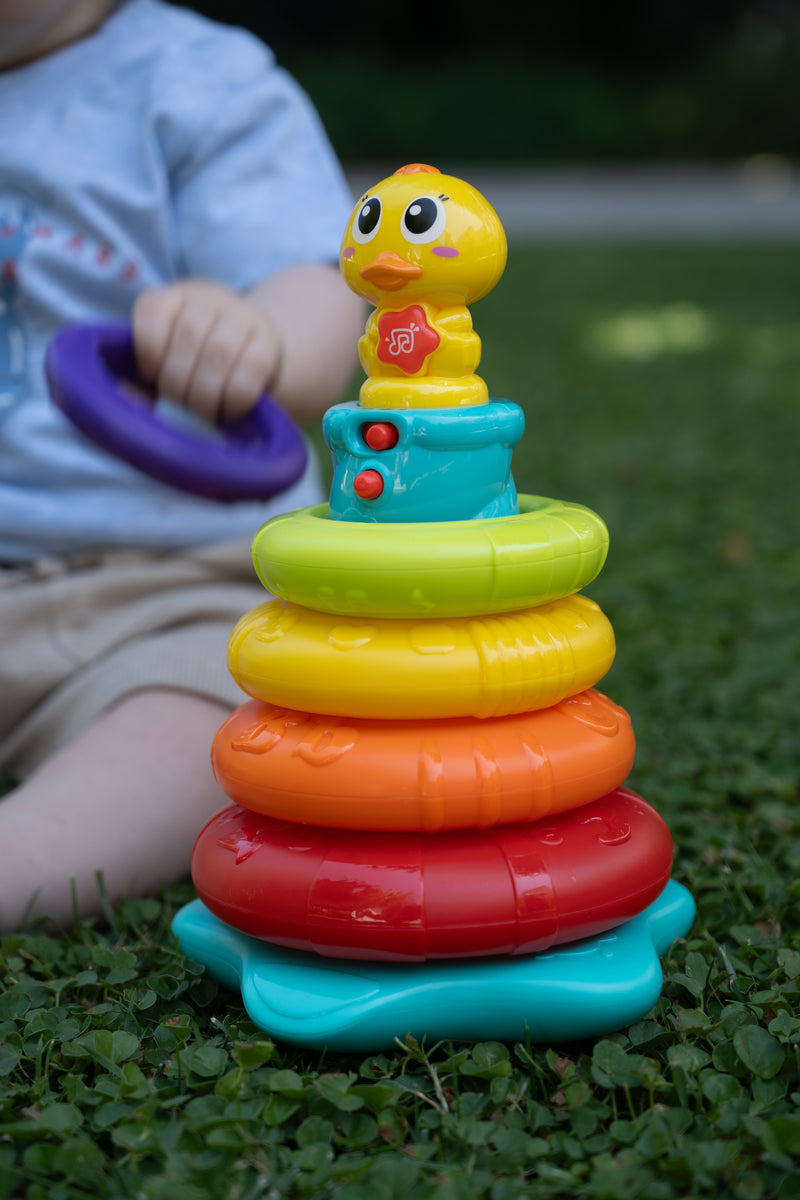 Juguete apilable de patito arcoíris
