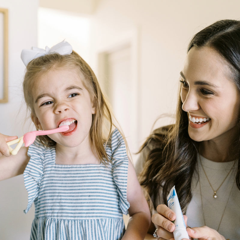 Cepillo de Dientes Bebés y Niños Pequeños 1-4 años, Flemenco rosado Dr. Brown's