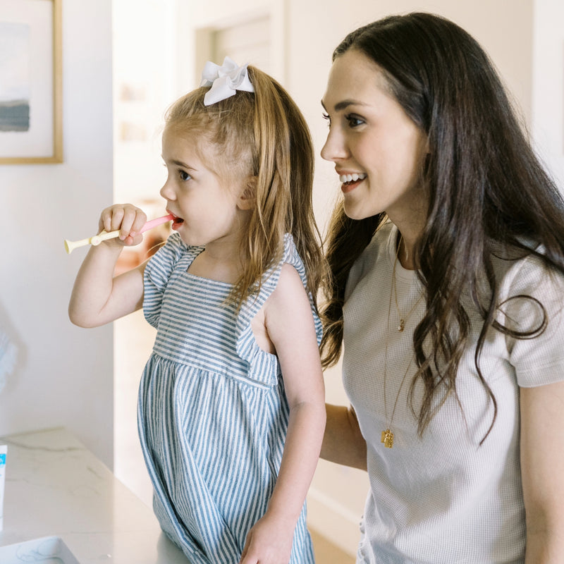 Cepillo de Dientes Bebés y Niños Pequeños 1-4 años, Flemenco rosado Dr. Brown's