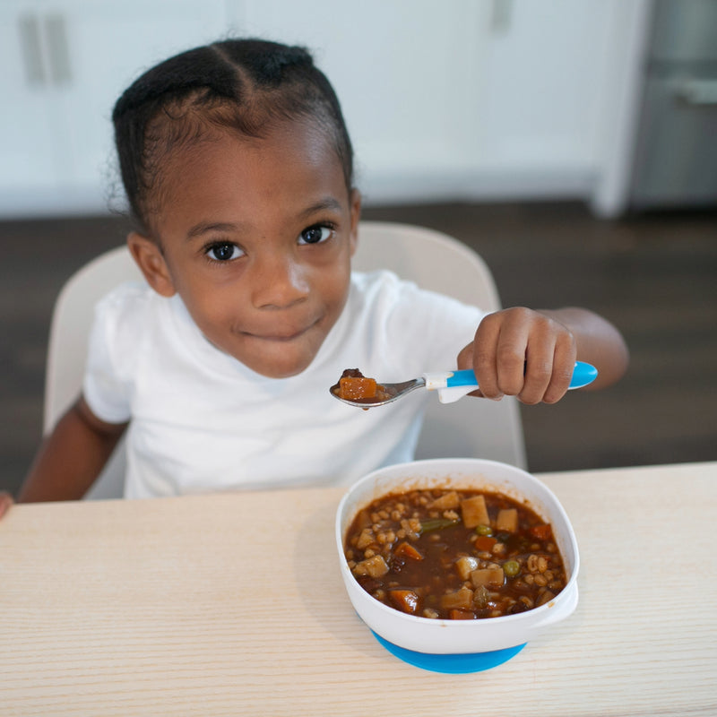 Set Tenedor y Cuchara agrarre suave 12M+, Azul/Blanco Dr. Brown's